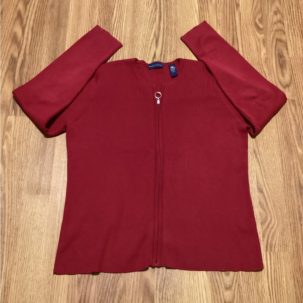 Nice Karen Scott women sweater size medium full zip long sleeve color red